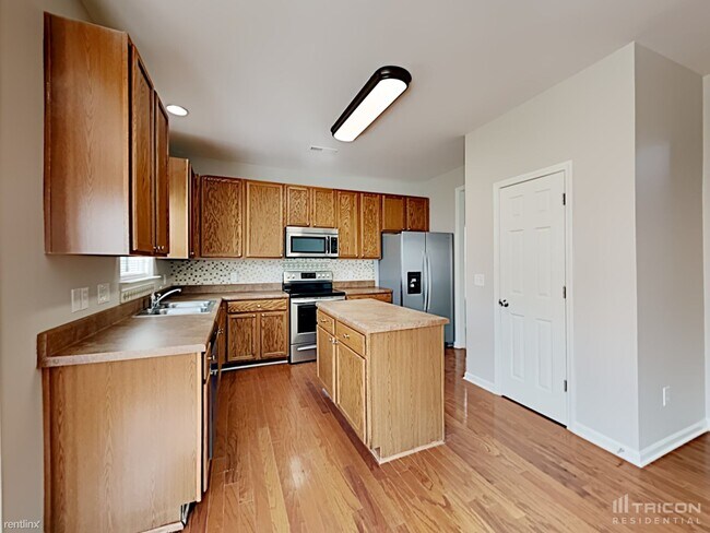 Building Photo - 1510 Peachcroft Rd