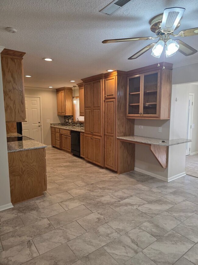 Foto del edificio - Available Now!