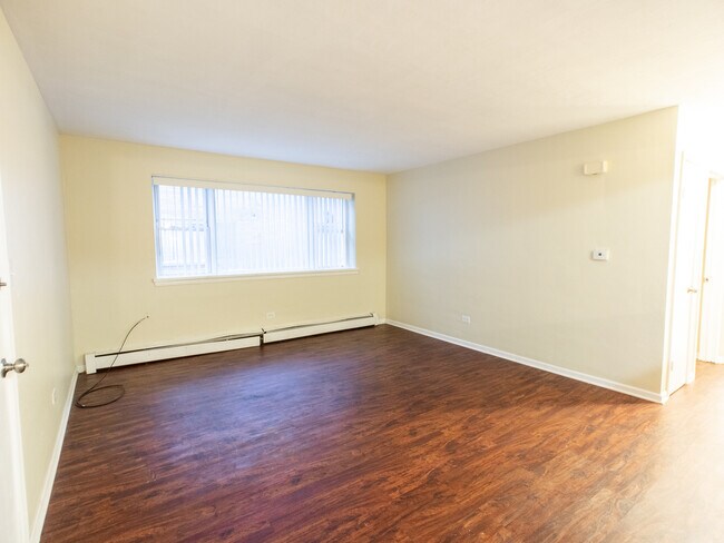 Building Photo - 726 W Roy Dr