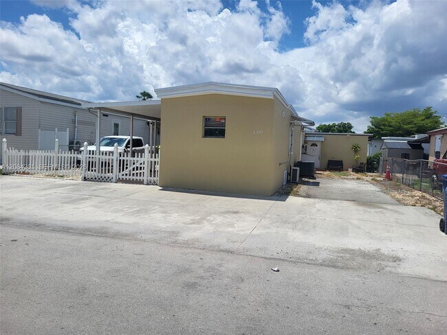 Foto del edificio - 1310-1130 SW 130th Ave