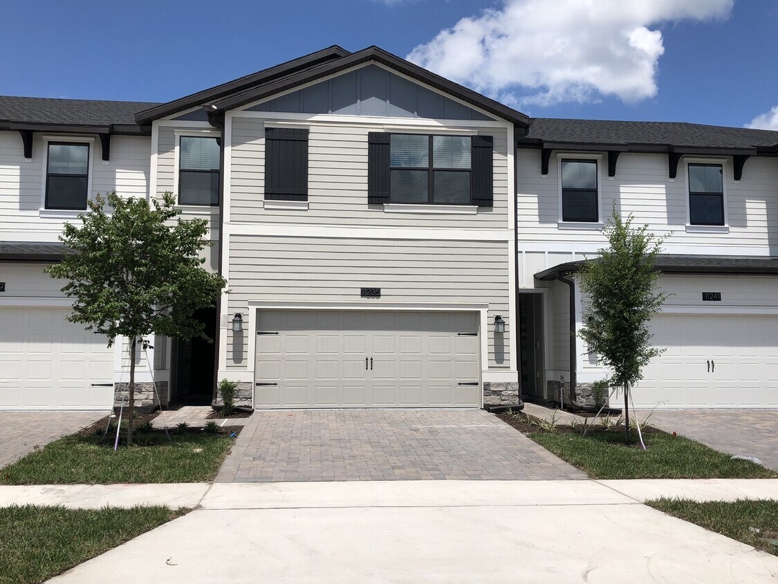 Foto principal - Newer 4/3.5 Townhouse at The Trails at Mos...