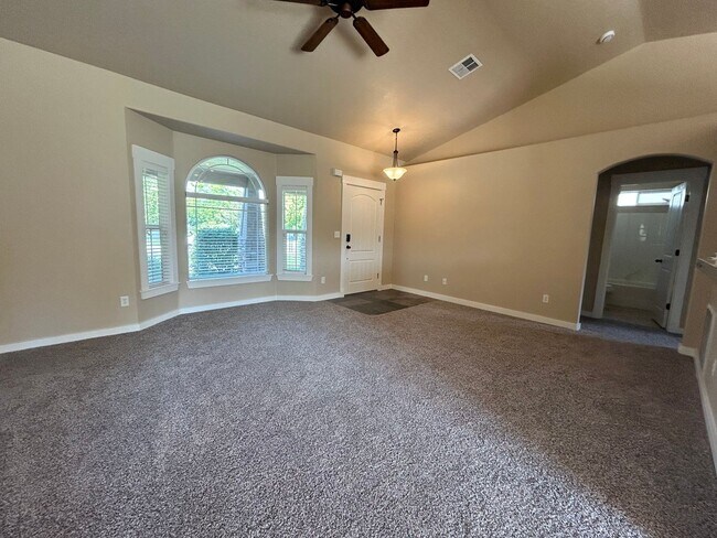 Foto del edificio - 3 Bedroom 2 bathroom Home in Nampa!