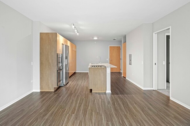 Photo - 210 E Illinois St (Chicago, IL) Apartment