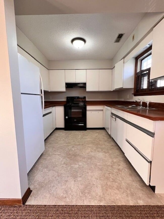 Foto del edificio - 4273 W Lake Rd