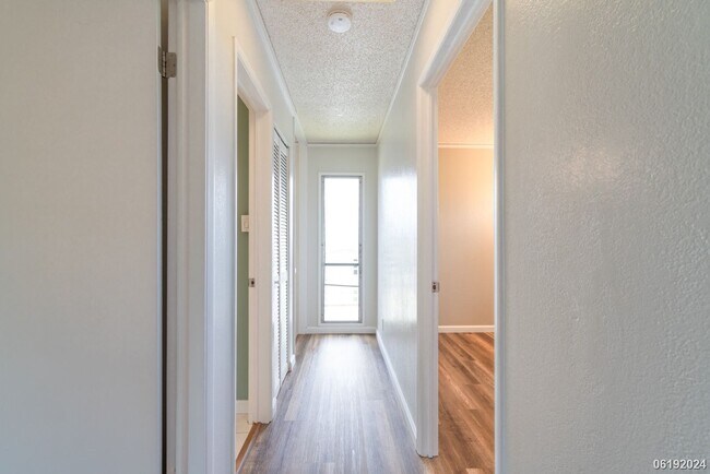 Foto del edificio - $3,000 / 3br - 1222ft2 - Ridgeway Townhome...