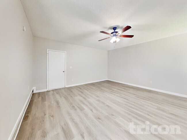Foto del edificio - 2135 Mulberry Ln