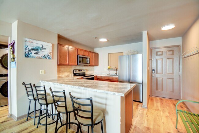 Building Photo - OCEAN FRONT *Off Season Rental* October 1s...