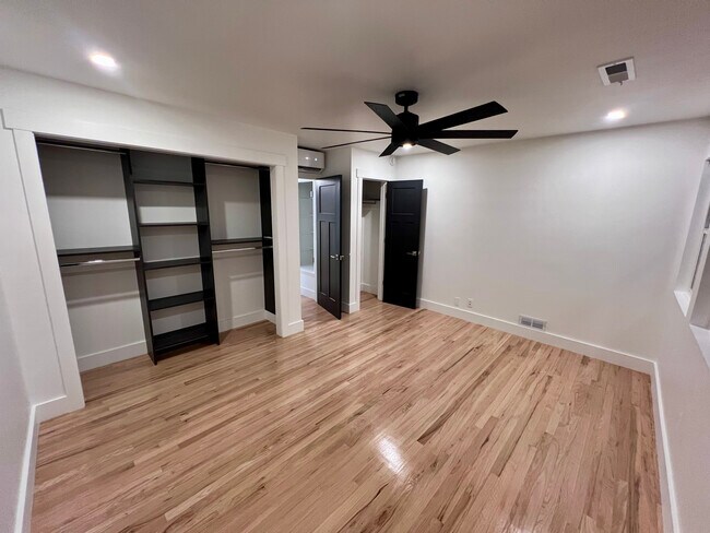 Foto del edificio - 214 W 7th St