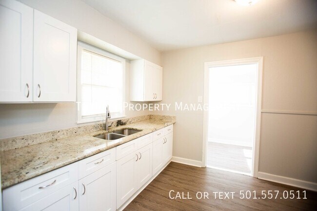 Building Photo - Granite Countertops!
