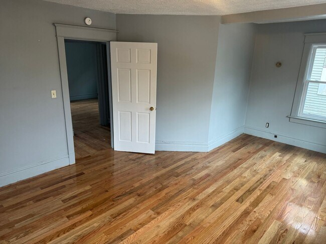 Foto del edificio - 1605 N Indiana Ave
