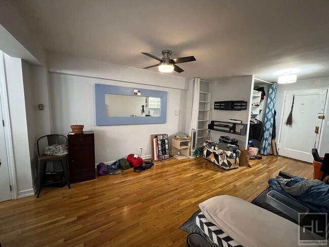 Building Photo - Top Floor 2BR 1BA w/ Bonus Nook, Five Cali...