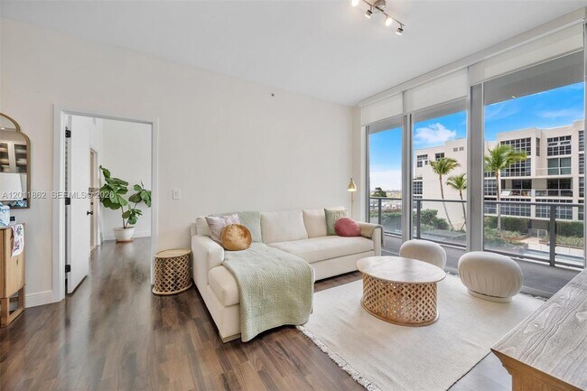 Foto del edificio - 3470 E Coast Ave