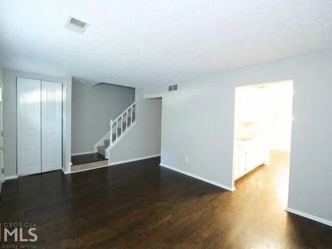 Foto del edificio - 145 Roswell Commons Way