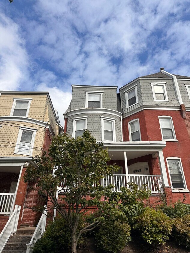 Primary Photo - 2 bedroom 1 bath rental