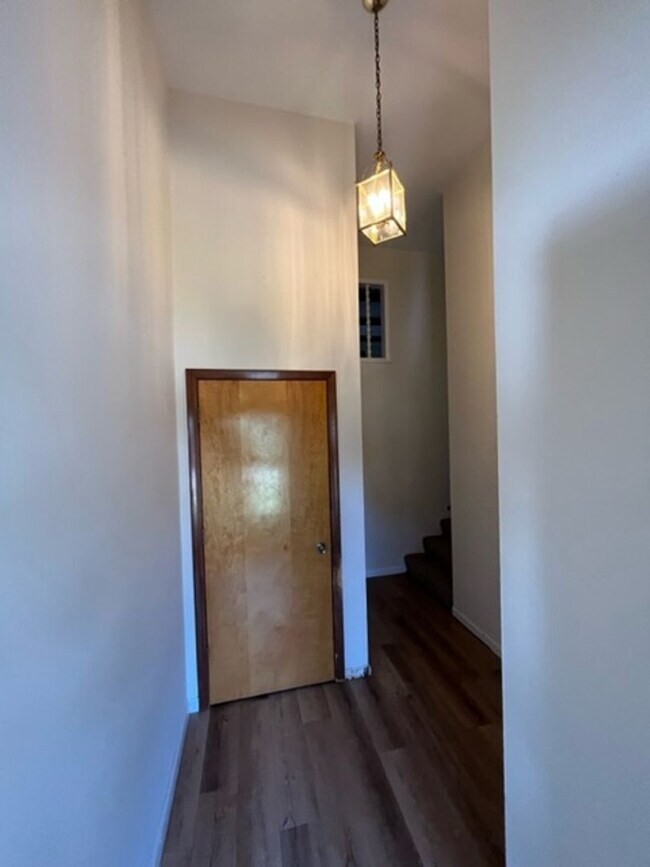 Building Photo - 455