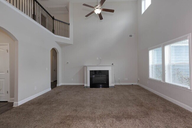 Foto del edificio - 4BR/3.5BA · 2,809 SF · Owner's Suite on Main · Fenced Yard · Midland, GA — $2,800/mo