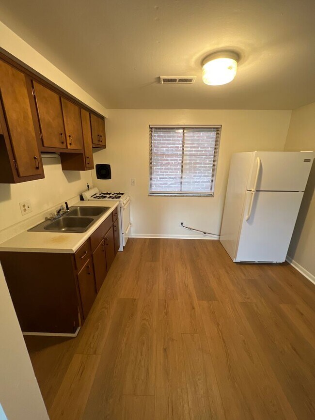 Building Photo - 45 W Neff Ave