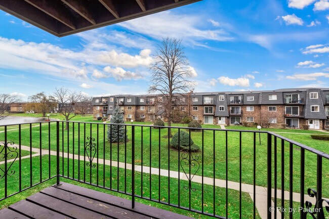 Foto del edificio - 9407 Bay Colony Dr