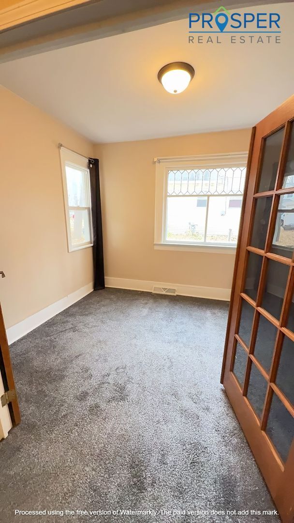 Building Photo - ST221X