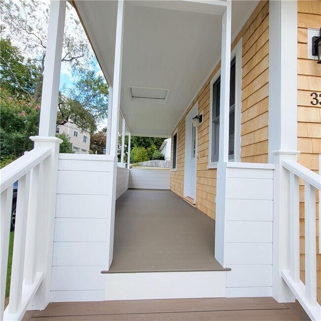 Foto del edificio - 33 Sakonnet Dr