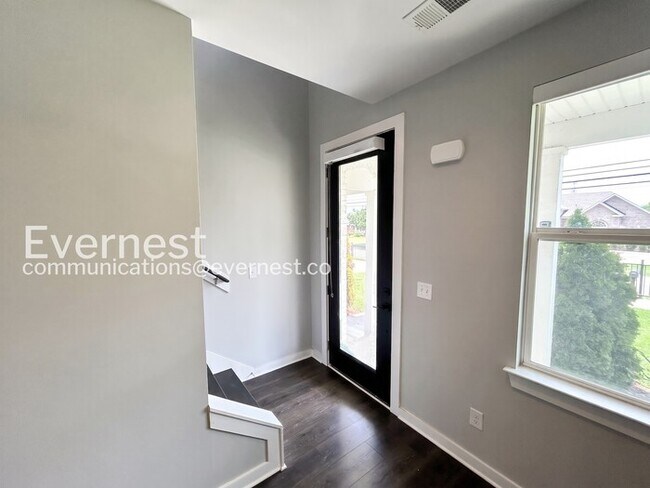 Foto del edificio - 2-Bed/2.5Bath Town Home/Pet Friendly/Available Soon!