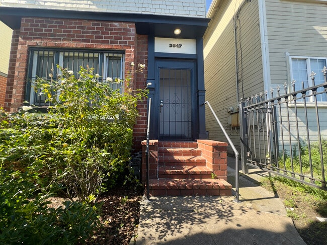 Building Photo - 3641 West St