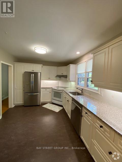 Building Photo - 683 Conacher Dr