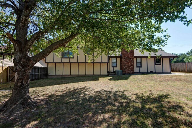 Foto del edificio - 3839 N Stewart Ave