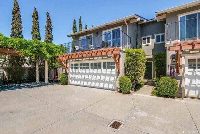 Foto del edificio - 542 Brewster Ave