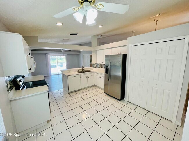 Building Photo - 8043 Bracken Ln