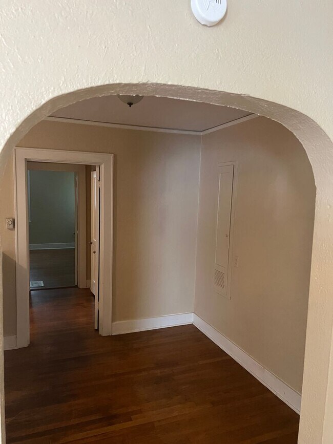 Foto del edificio - 1 bed, 1 bath unit in Vollintine Evergreen Historic District