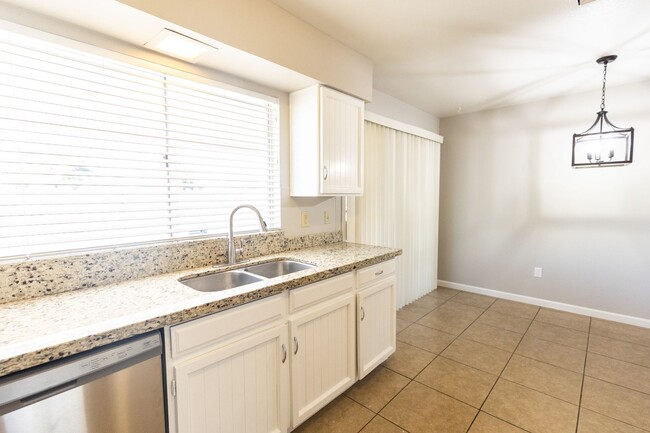 Building Photo - Adorable 4 bedroom, 2 bath home in Tempe w...