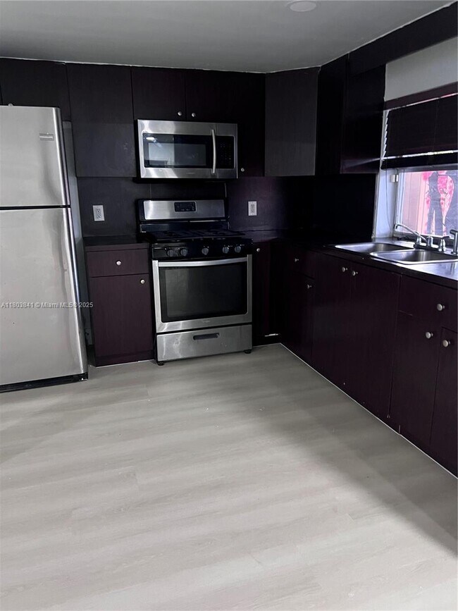 Foto del edificio - 11431 NW 35th St