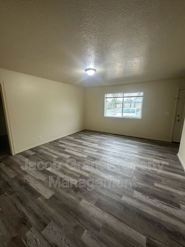Building Photo - 4946 Cole St