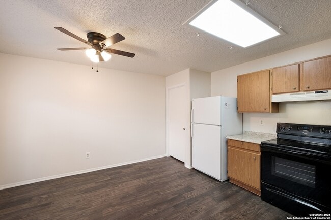 Building Photo - 15414 Legend Springs Dr