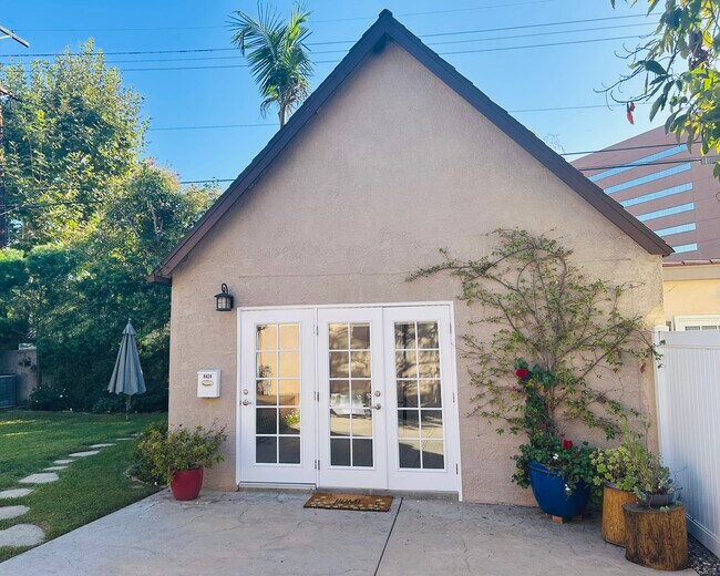Entrada privada al apartamento - 8422 W 4th St