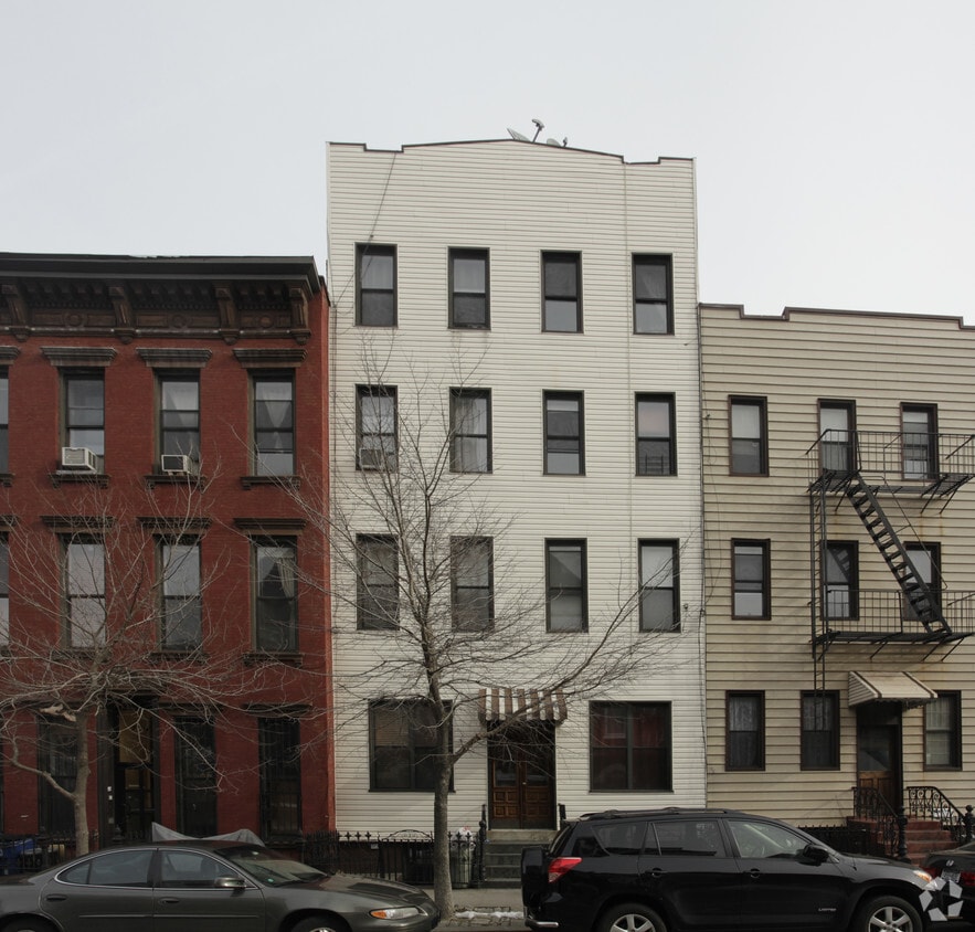 Building Photo - 734 Leonard St