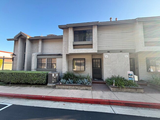 Updated 2 Bedroom home in Fullerton - Updated 2 Bedroom home in Fullerton