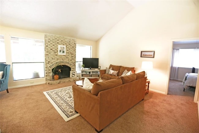 Building Photo - 1018 Margate Ct