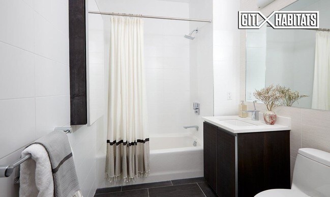 Foto del edificio - 321 W 37th St