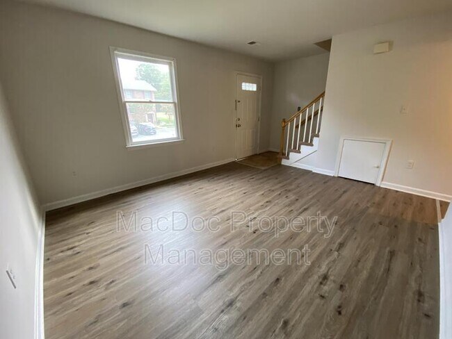 Foto del edificio - 184 Farrell Ln