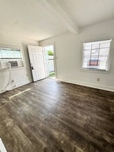 Building Photo - 910 N 67th St
