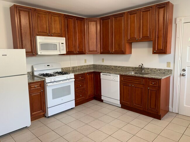 Building Photo - 105 Bloomsbury Ave