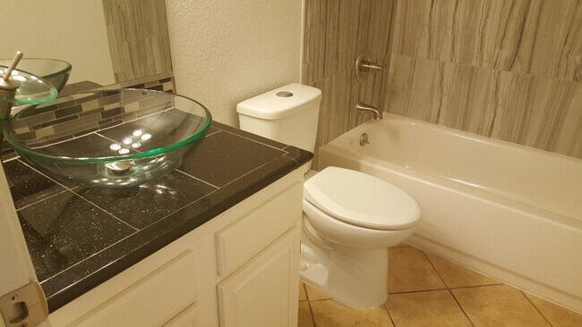 Foto del edificio - Pool Home Unfurnished Long Term