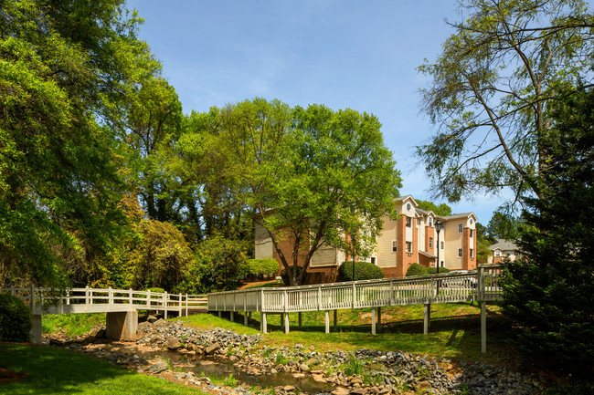 Building Photo - Salem Village I