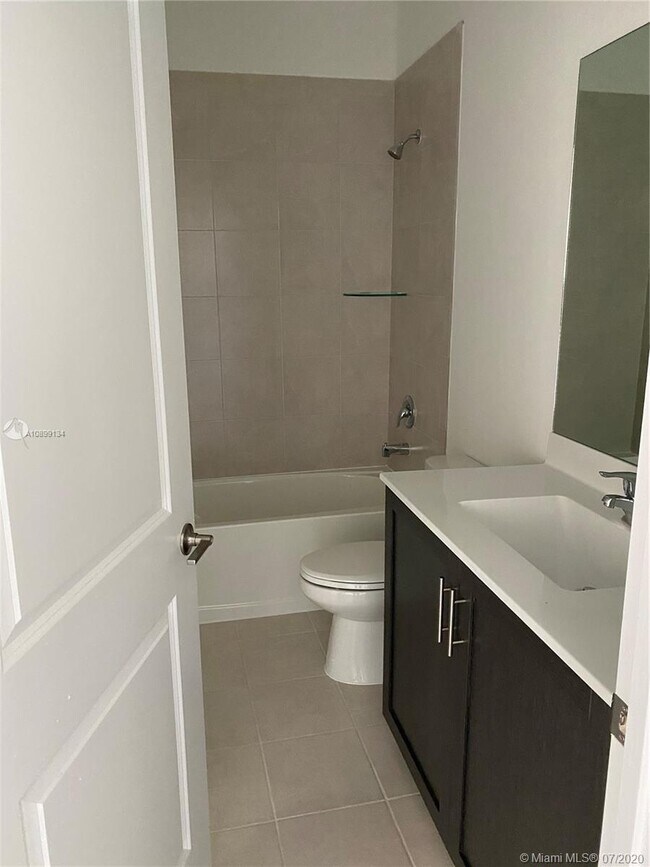 Foto del edificio - 20680 NE 7th Pl