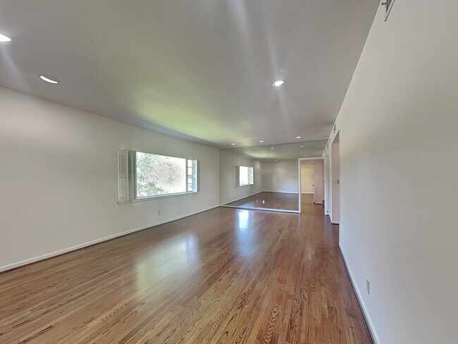 Foto del edificio - 6205 Greenway Rd