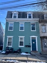 Building Photo - 152 Walnut St