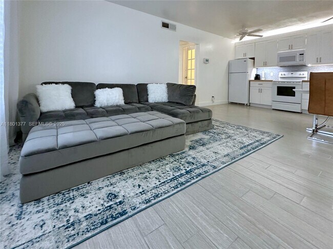 Foto del edificio - 2201 NE 66th St