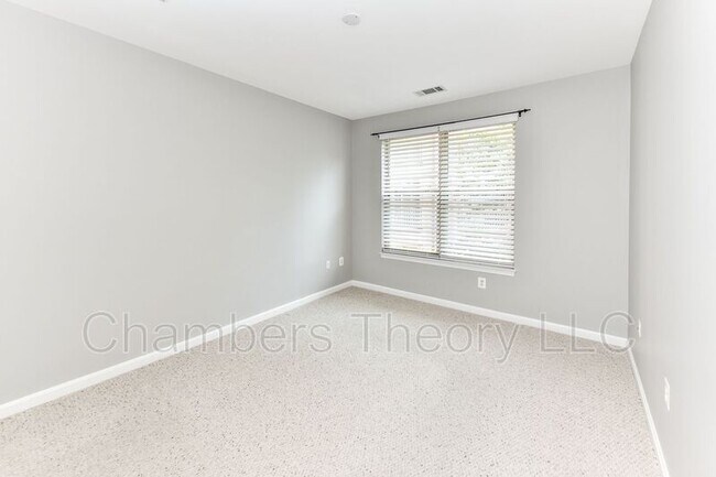 Building Photo - 1851 Stratford Park Pl